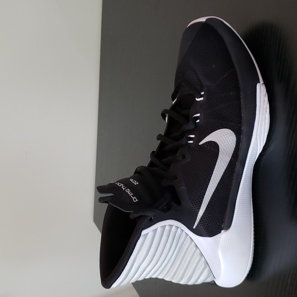 Nike Prime Hype DF Women's sz.7.  Mesh Hi top Black & white.Pre-owned. EUC